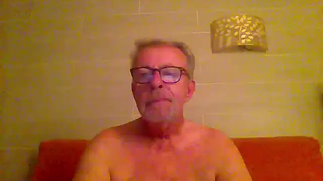 Snapshot of tuggy59 chatting on June 2026 04:39:01 AM tuggy59 online show from June 2026 04:39:01 AM