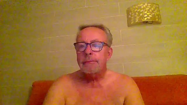 Snapshot of tuggy59 chatting on June 2026 03:29:02 AM tuggy59 online show from June 2026 03:29:02 AM