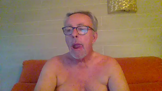 Snapshot of tuggy59 chatting on June 2026 05:12:01 AM tuggy59 online show from June 2026 05:12:01 AM