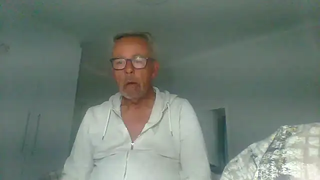 Snapshot of tuggy59 chatting on October 2025 04:36:01 AM tuggy59 online show from October 2025 04:36:01 AM
