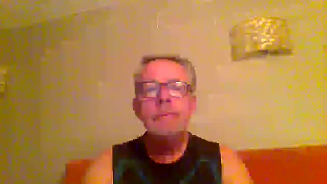 Snapshot of tuggy59 chatting on June 2026 03:39:01 AM tuggy59 online show from June 2026 03:39:01 AM