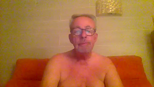 Snapshot of tuggy59 chatting on September 2025 04:44:01 AM tuggy59 online show from September 2025 04:44:01 AM