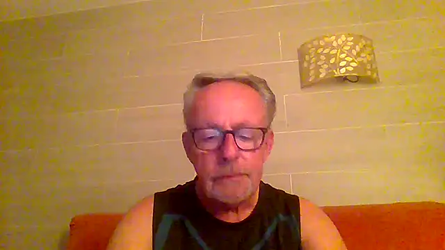 Snapshot of tuggy59 chatting on June 2026 04:34:02 AM tuggy59 online show from June 2026 04:34:02 AM
