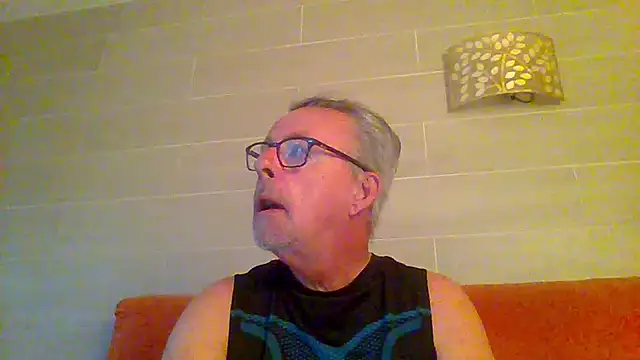Snapshot of tuggy59 chatting on June 2026 05:06:01 AM tuggy59 online show from June 2026 05:06:01 AM