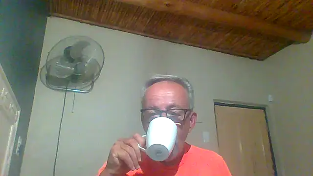Snapshot of tuggy59 chatting on October 2025 05:42:01 AM tuggy59 online show from October 2025 05:42:01 AM