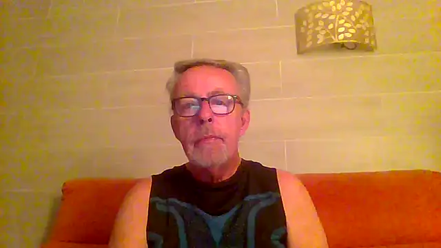Snapshot of tuggy59 chatting on June 2026 04:18:01 AM tuggy59 online show from June 2026 04:18:01 AM