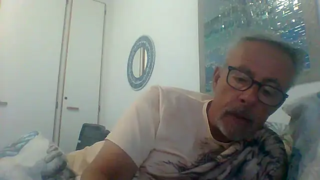 Snapshot of tuggy59 chatting on September 2025 05:14:01 AM tuggy59 online show from September 2025 05:14:01 AM