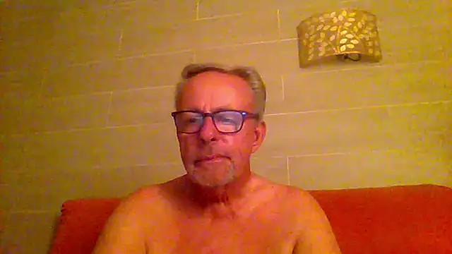 Snapshot of tuggy59 chatting on June 2026 08:24:02 PM tuggy59 online show from June 2026 08:24:02 PM