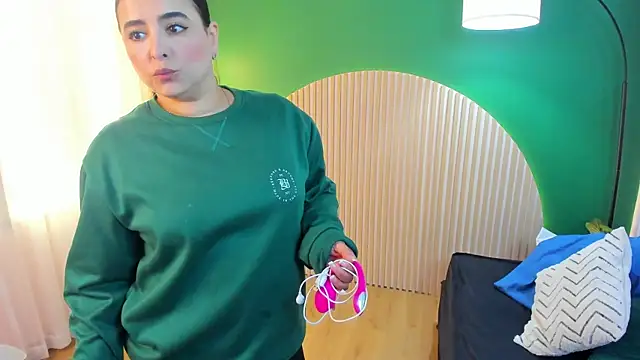 Snapshot of taylor_bennet chatting on September 2025 12:11:01 PM taylor bennet online show from September 2025 12:11:01 PM