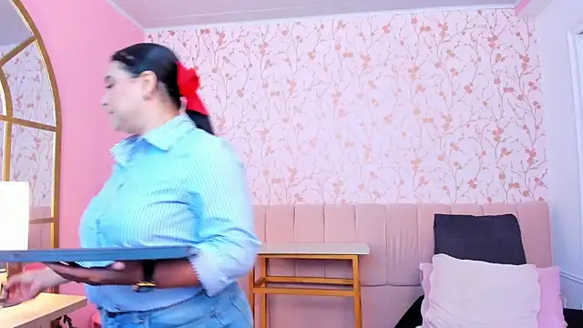 taylor bennet online show from April 2026 12:01:01 PM