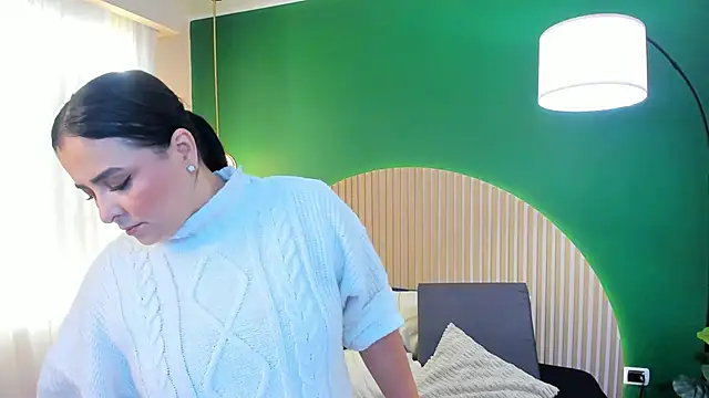 taylor bennet online show from December 2025 11:45:01 AM