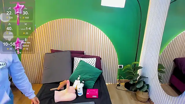 Snapshot of taylor_bennet chatting on October 2025 12:08:01 PM taylor bennet online show from October 2025 12:08:01 PM