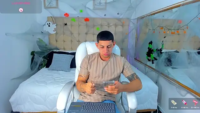 Snapshot of Alex_cute77 chatting on October 2025 11:44:01 AM Alex cute77 online show from October 2025 11:44:01 AM