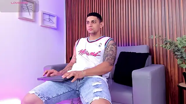 Alex cute77 online show from April 2026 01:07:02 PM