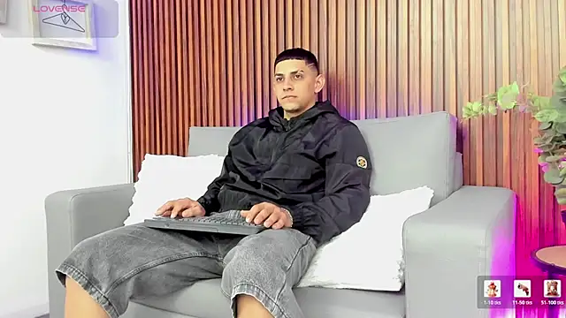 Snapshot of Alex_cute77 chatting on May 2026 12:12:01 PM Alex cute77 online show from May 2026 12:12:01 PM