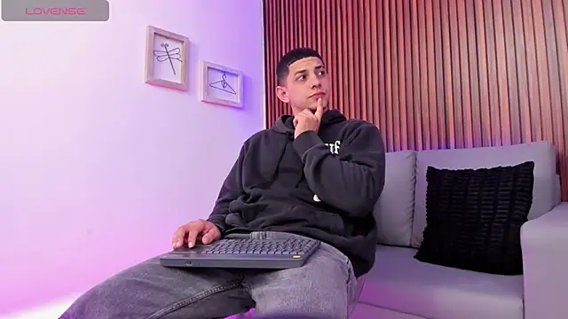 Alex cute77 online show from April 2026 12:17:01 PM