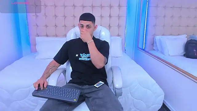 Alex cute77 online show from December 2025 11:53:02 AM