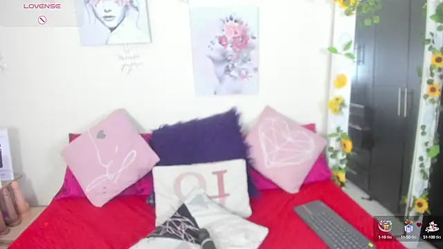 Snapshot of Yeysy__lenox chatting on January 2025 09:24:01 AM Yeysy lenox online show from January 2025 09:24:01 AM