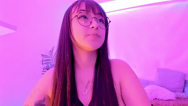 Snapshot of Gloomydoll chatting on October 2025 04:52:01 PM Gloomydoll online show from October 2025 04:52:01 PM