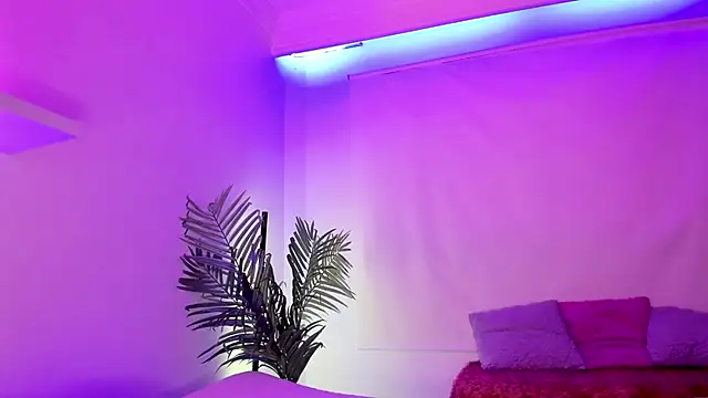 Snapshot of Gloomydoll chatting on October 2025 07:18:01 PM Gloomydoll online show from October 2025 07:18:01 PM