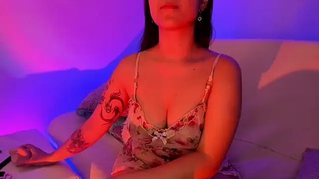 Snapshot of Gloomydoll chatting on February 2025 01:44:02 PM Gloomydoll online show from February 2025 01:44:02 PM