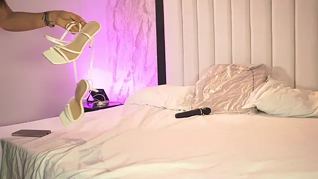 mia colin1  online show from March 2026 04:22:01 PM