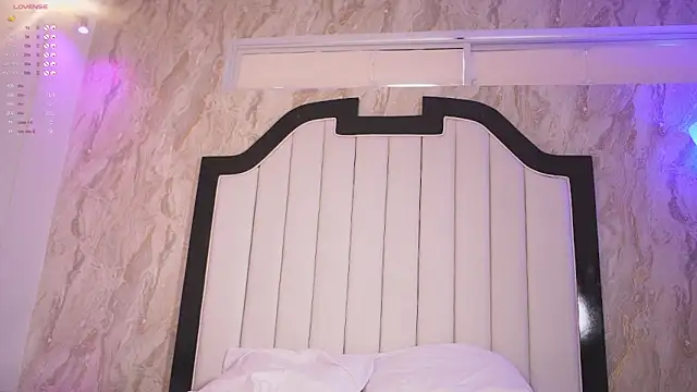 mia colin1  online show from November 2025 08:23:01 PM