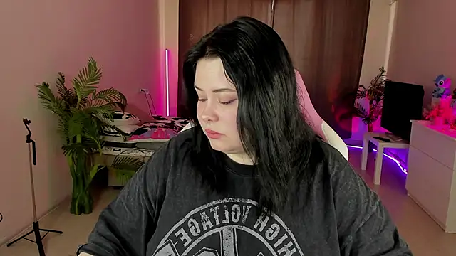 Snapshot of Akemi_BBW chatting on September 2025 06:58:02 AM Akemi BBW online show from September 2025 06:58:02 AM
