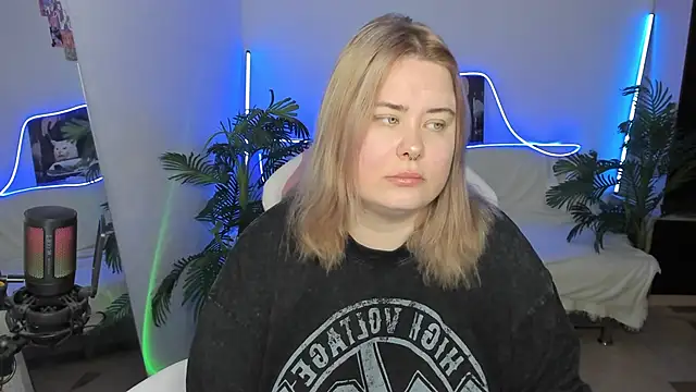 Snapshot of Akemi_BBW chatting on March 2025 08:10:01 AM Akemi BBW online show from March 2025 08:10:01 AM