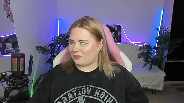 Snapshot of Akemi_BBW chatting on March 2025 10:05:01 PM Akemi BBW online show from March 2025 10:05:01 PM