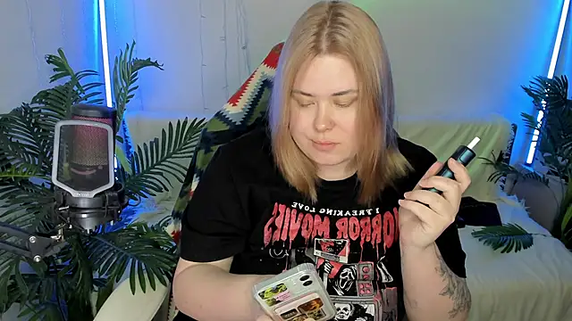 Snapshot of Akemi_BBW chatting on February 2025 08:20:02 PM Akemi BBW online show from February 2025 08:20:02 PM