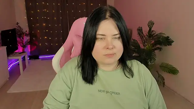 Snapshot of Akemi_BBW chatting on October 2025 06:09:02 PM Akemi BBW online show from October 2025 06:09:02 PM