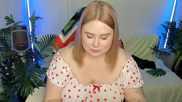 Snapshot of Akemi_BBW chatting on February 2025 10:21:02 PM Akemi BBW online show from February 2025 10:21:02 PM