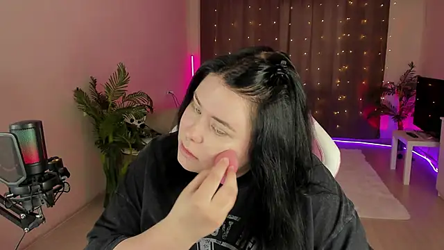 Snapshot of Akemi_BBW chatting on September 2025 02:11:02 PM Akemi BBW online show from September 2025 02:11:02 PM