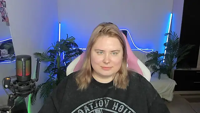 Snapshot of Akemi_BBW chatting on March 2025 11:12:02 AM Akemi BBW online show from March 2025 11:12:02 AM