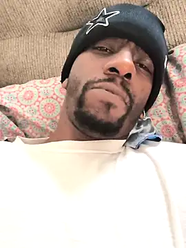 Snapshot of icyMike43 chatting on December 2025 05:28:01 PM icyMike43 online show from December 2025 05:28:01 PM