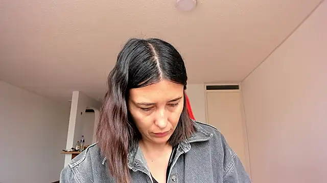 zoe jeane beker online show from February 2025 07:21:02 PM