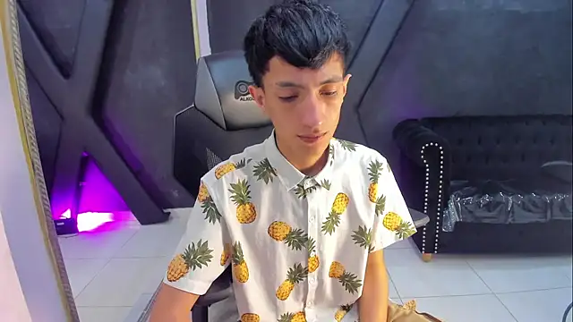 DereckCooperr online show from November 2025 10:47:02 PM