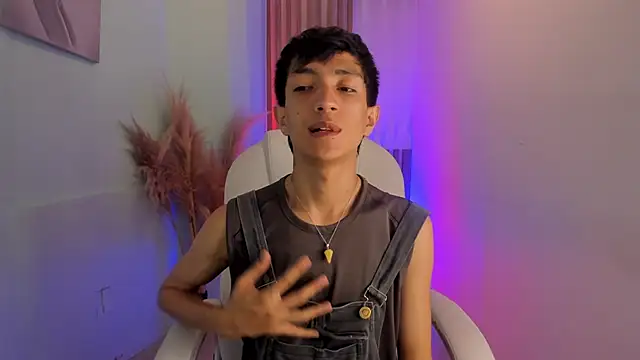 DereckCooperr online show from October 2025 09:46:01 PM