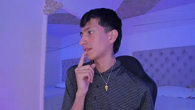 DereckCooperr online show from October 2025 09:57:01 PM