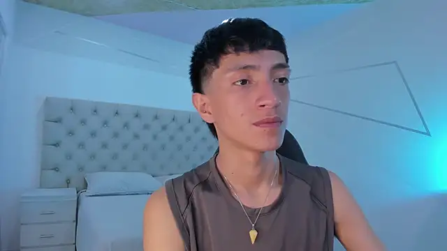 DereckCooperr online show from October 2025 10:39:02 PM