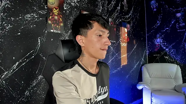 DereckCooperr online show from November 2025 10:31:02 PM