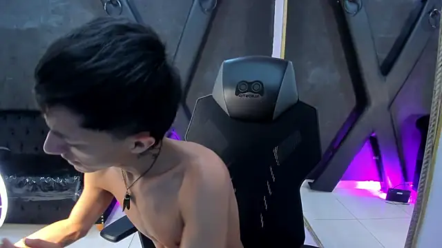 DereckCooperr online show from November 2025 10:26:02 PM