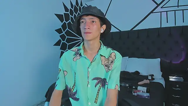 DereckCooperr online show from February 2025 09:17:01 PM