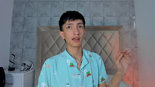 DereckCooperr online show from November 2025 11:19:01 PM