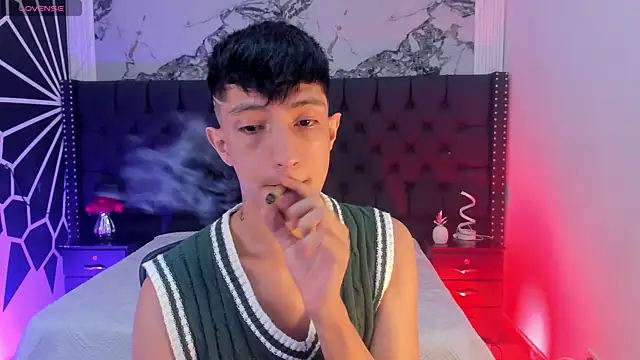 Snapshot of DereckCooperr chatting on June 2026 09:20:02 PM DereckCooperr online show from June 2026 09:20:02 PM