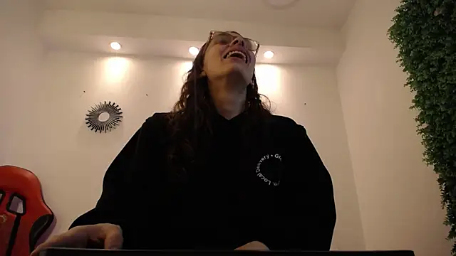 Katy Van online show from December 2025 08:36:01 PM