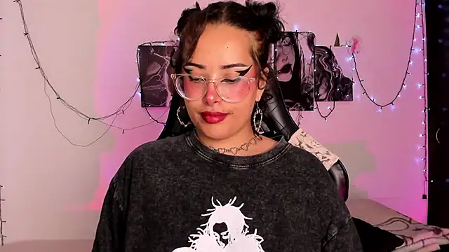 willow poisson online show from November 2025 05:24:01 PM