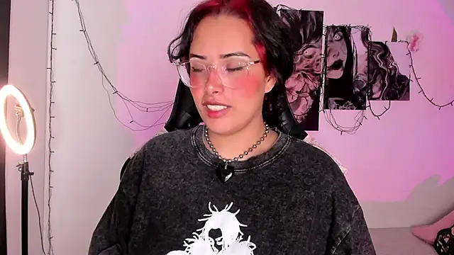 willow poisson online show from September 2025 03:21:02 PM