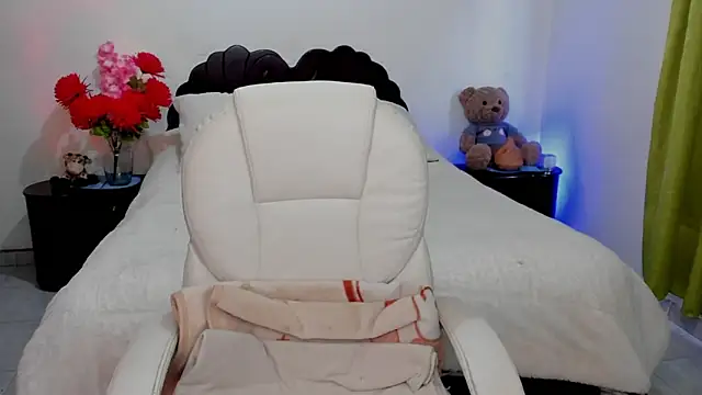 Snapshot of emilydolshe2 chatting on February 2026 02:27:02 PM emilydolshe2 online show from February 2026 02:27:02 PM